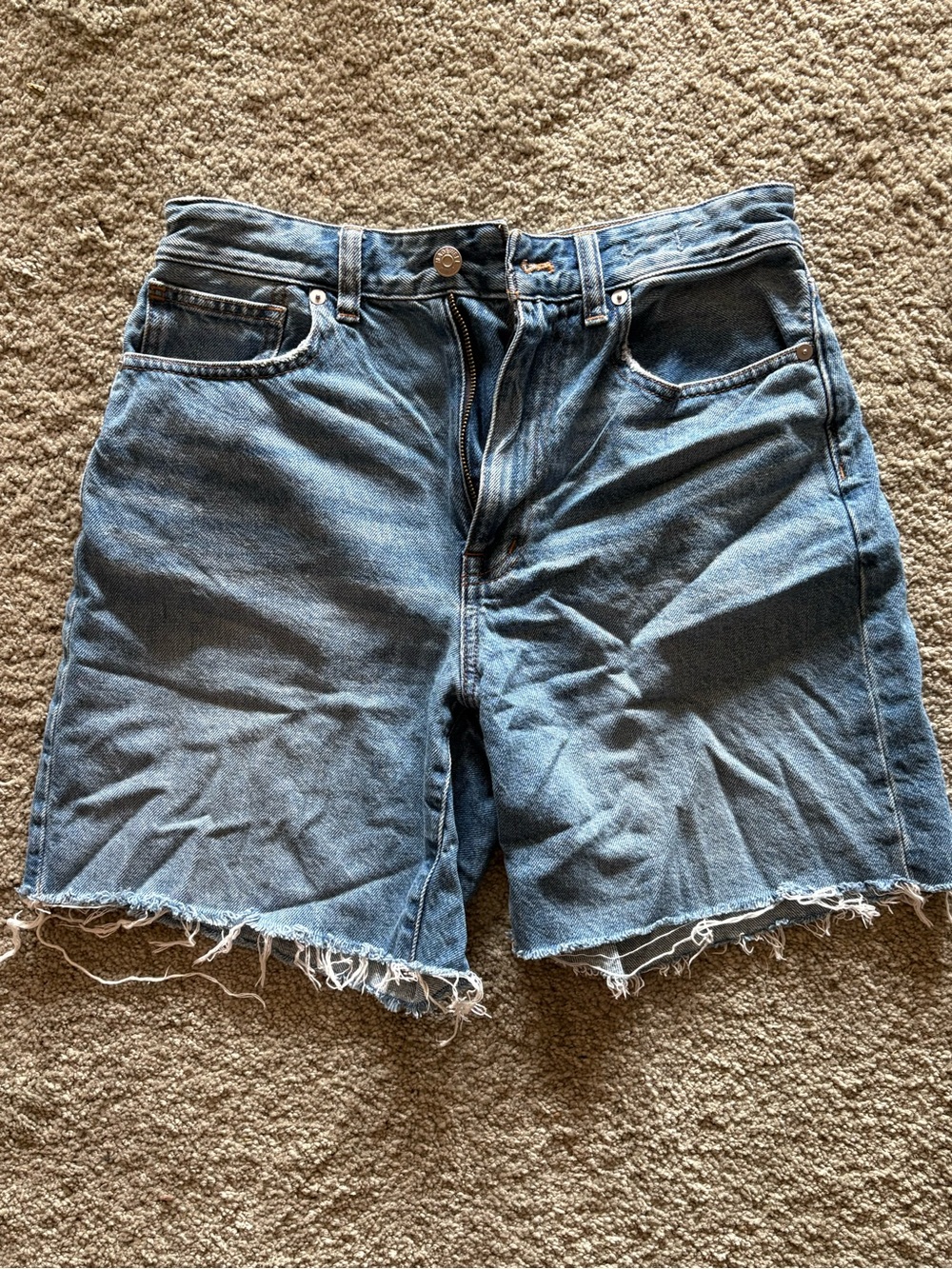 Madewell Distressed Denim Cutoff Shorts in Medium Wash
